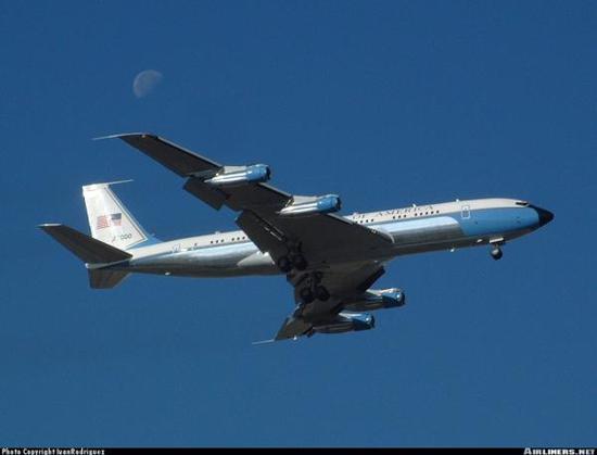 在波音747之前，美國總統(tǒng)專機是波音707，圖為里根的波音707-353B型“空軍一號”專機
